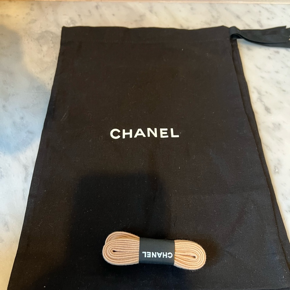 CHANEL Beige and White Sneakers - Picture 4 of 9